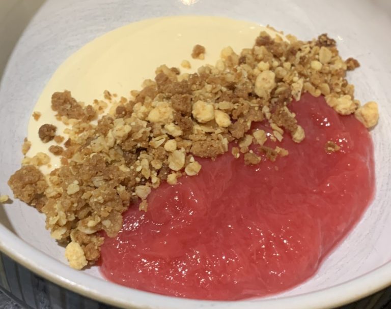 rhubarb with vanilla cheesecake