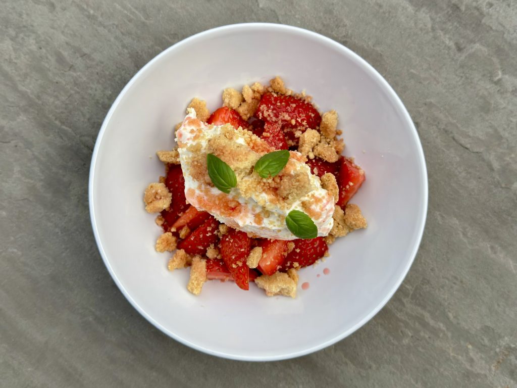 Strawberries & Cream with Shortbread Crumb