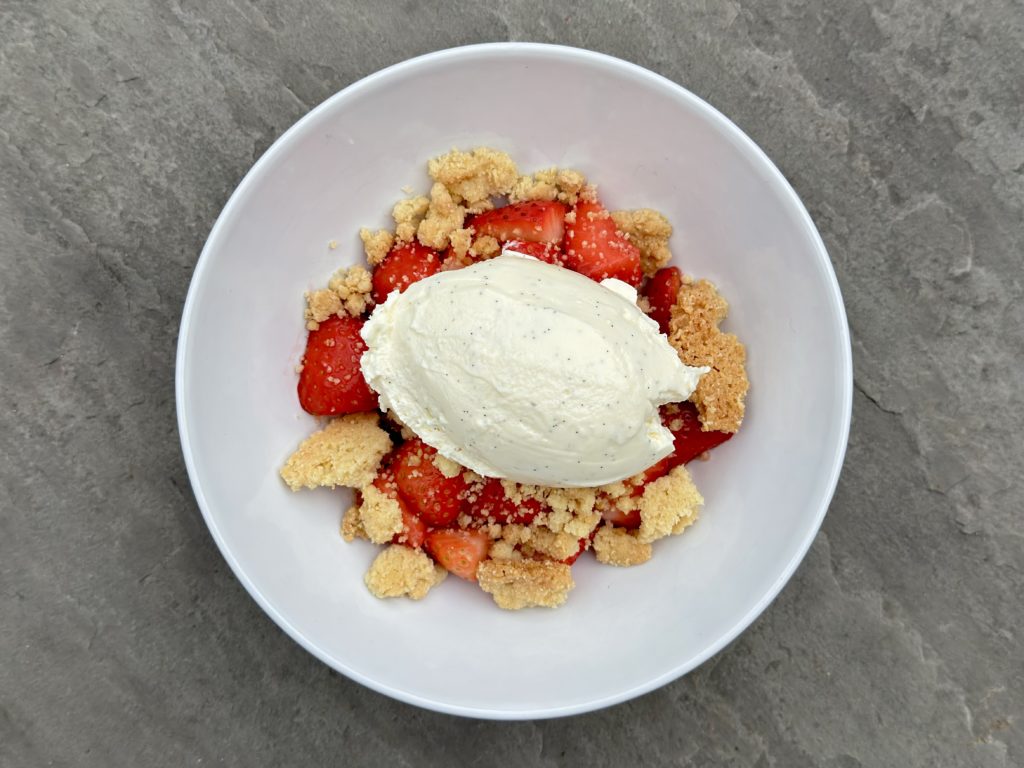 Strawberries & Cream with Shortbread Crumb